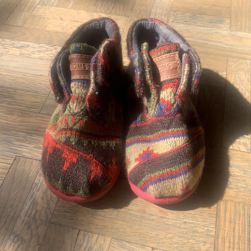 Toms size 7 toddlers sweater velcro high tops